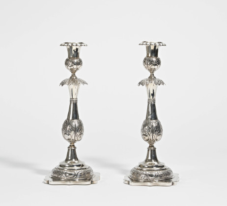 Pair of vases with floral decor