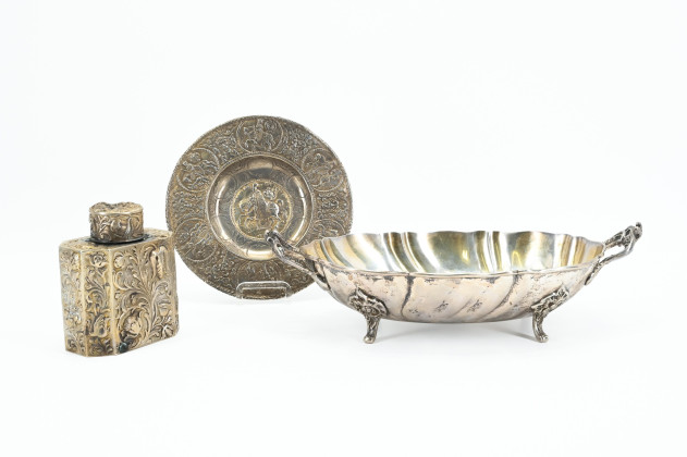 Small footed bowl with cupids