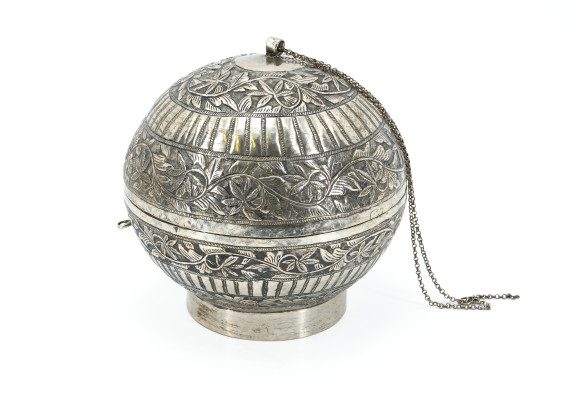 Historicizing cup with harlequin