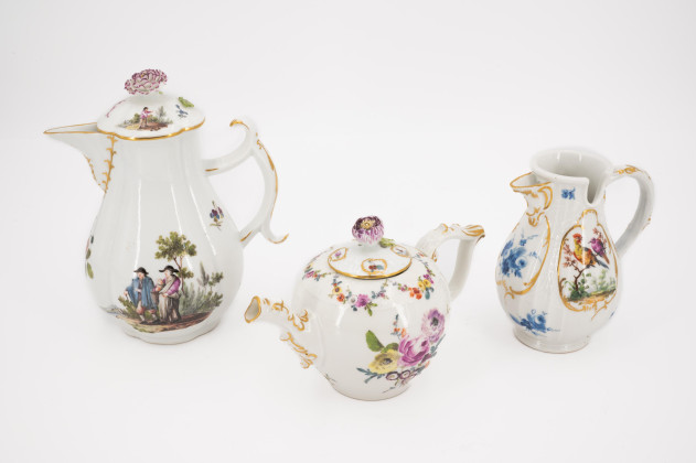 Schatulle mit floralen Applikationen