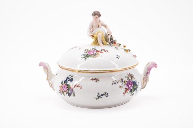 Bowl with chinoise decor