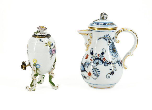 Two bowls with blue decor